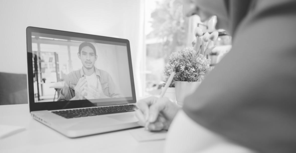 Teilnehmer während eines interaktiven SEO-Webinars